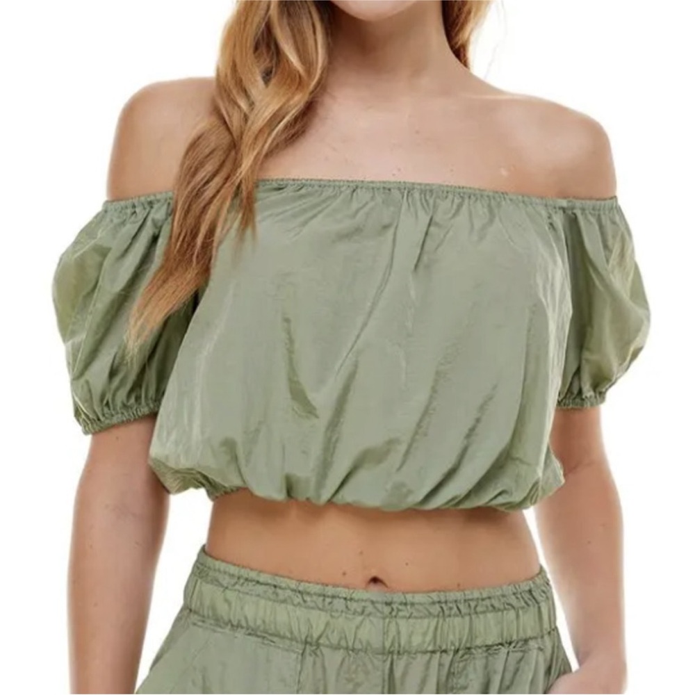 WAYF ‘98 Cropped sage green top